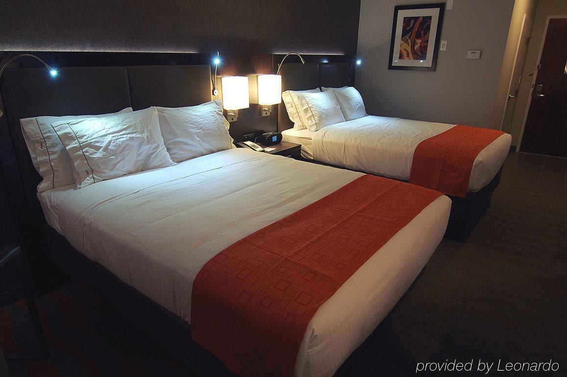 Chateau Inn & Suites Bonnyville Esterno foto