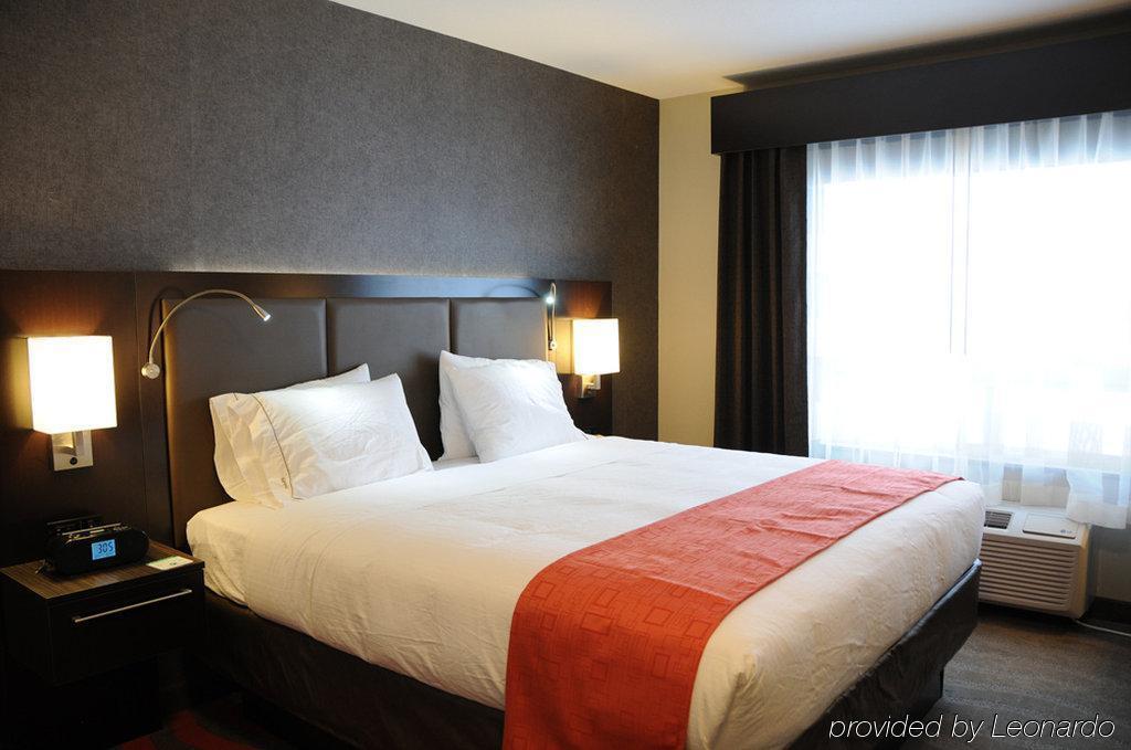 Chateau Inn & Suites Bonnyville Esterno foto