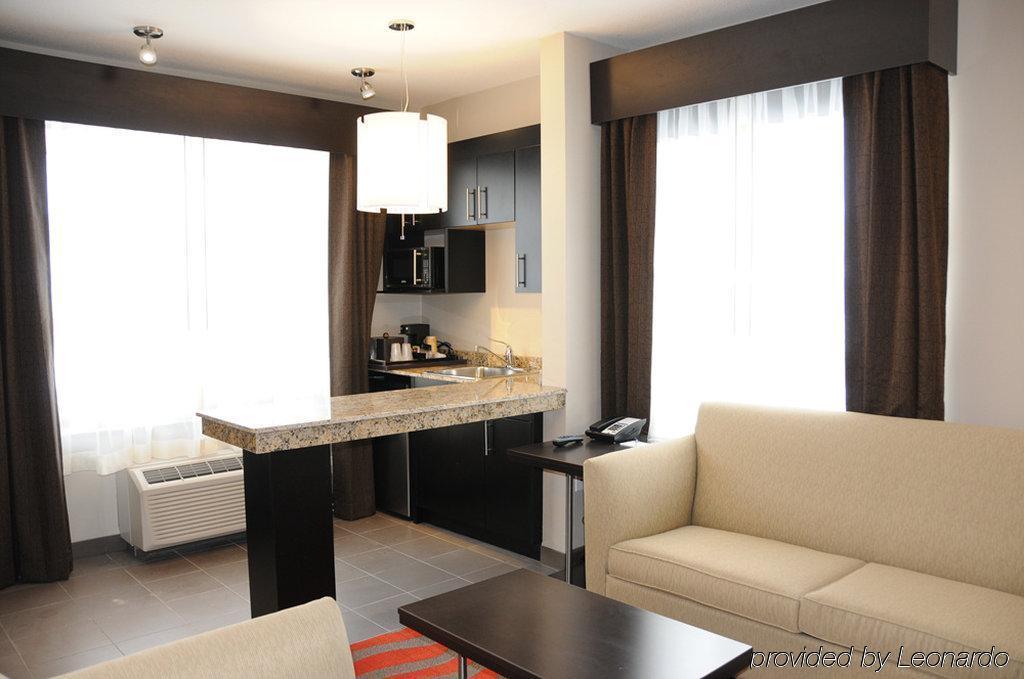 Chateau Inn & Suites Bonnyville Esterno foto
