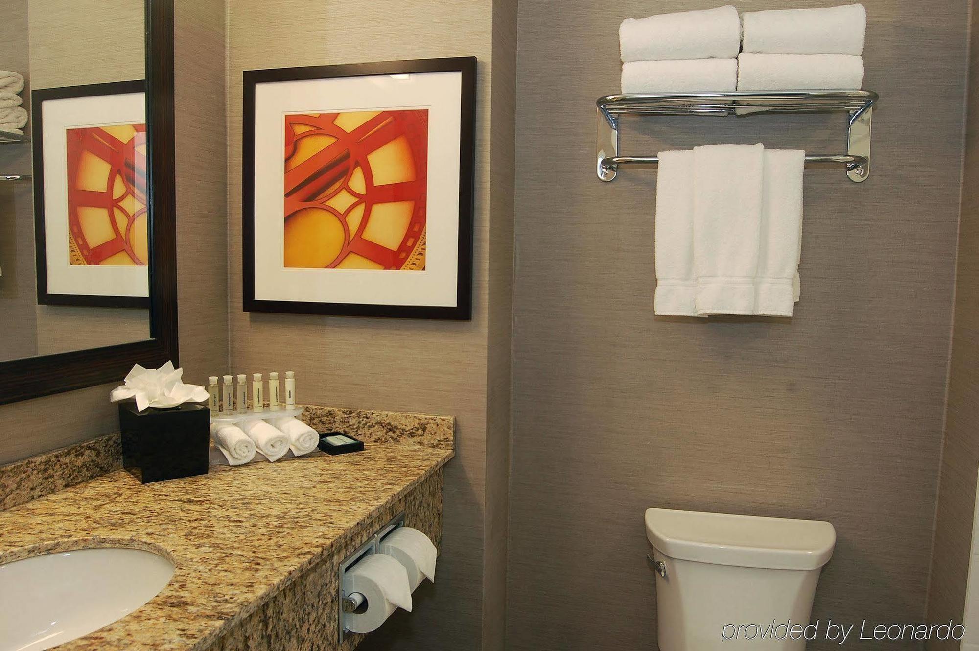 Chateau Inn & Suites Bonnyville Esterno foto