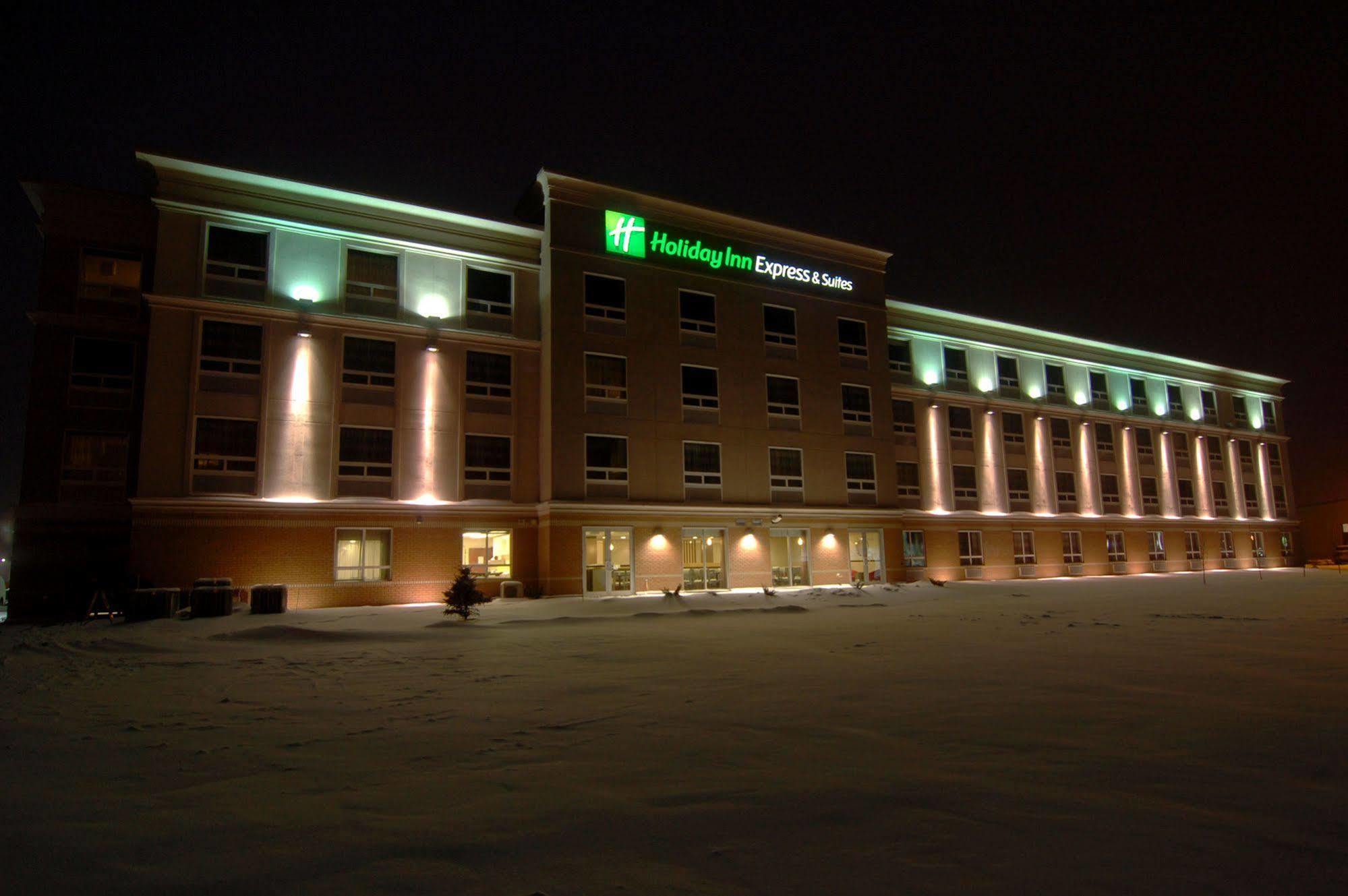 Chateau Inn & Suites Bonnyville Esterno foto