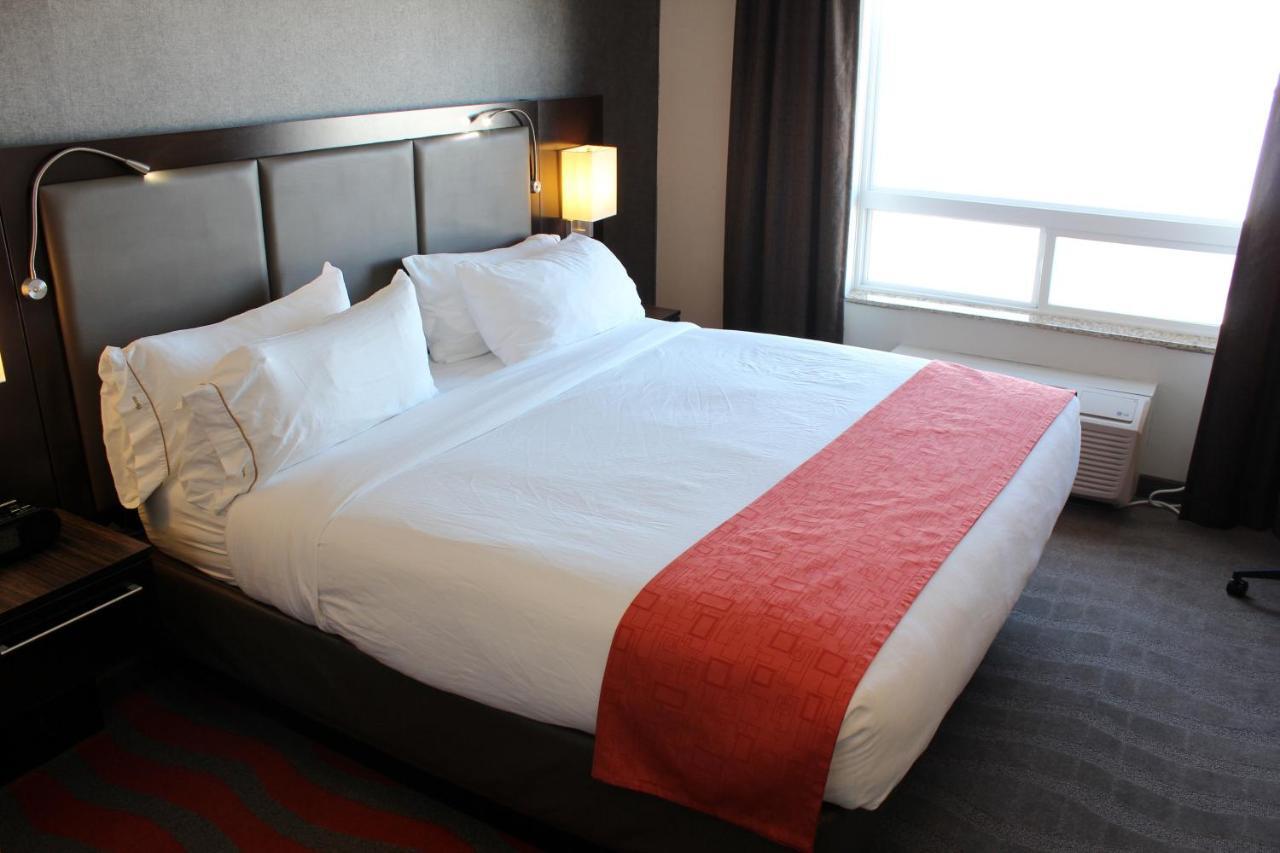 Chateau Inn & Suites Bonnyville Esterno foto